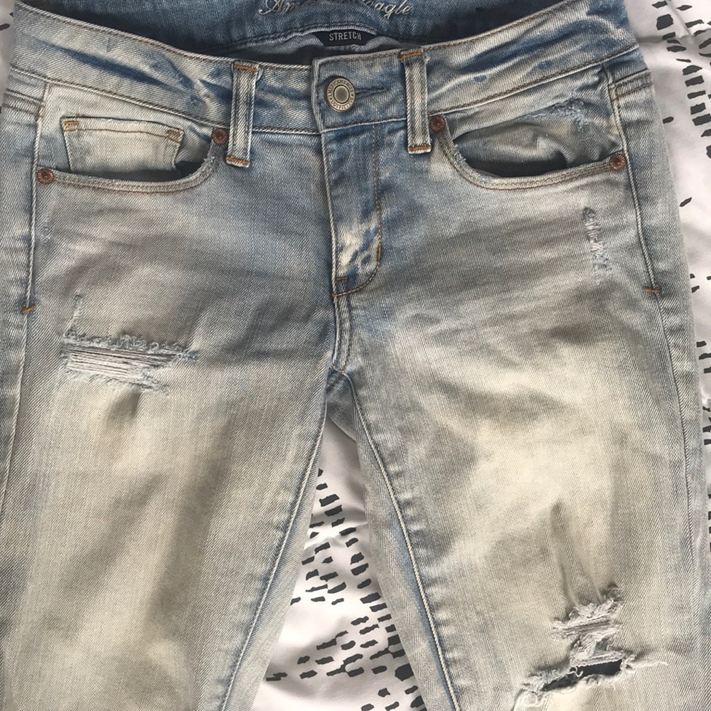 AE light wash distressed jeans - Picture 6 of 8